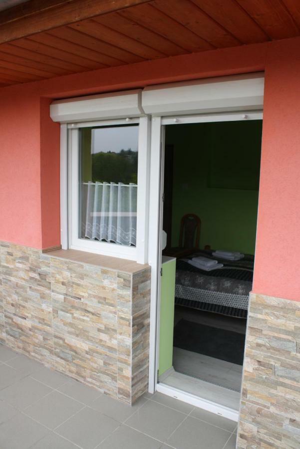 Kedvenc Vendeghaz Hotel Mişcolţ Exterior foto