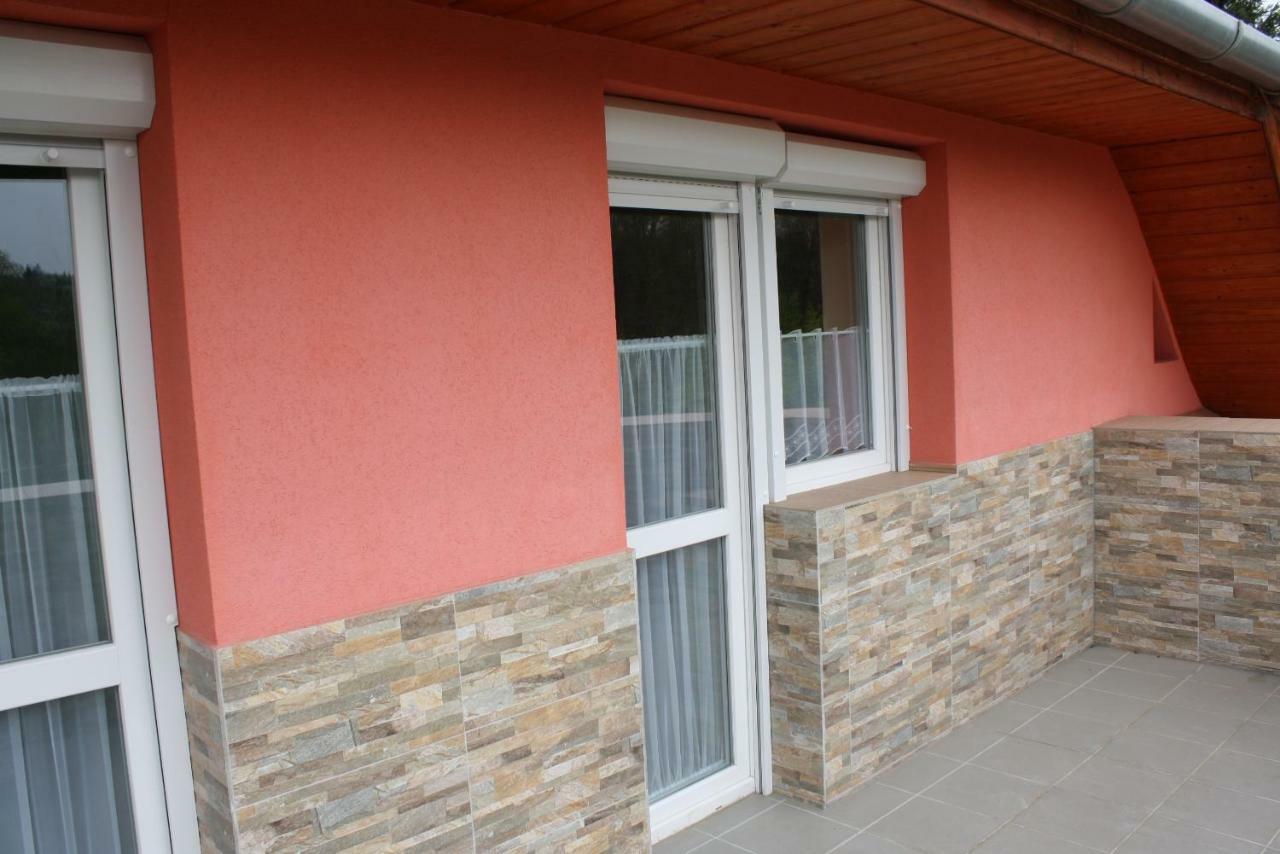 Kedvenc Vendeghaz Hotel Mişcolţ Exterior foto